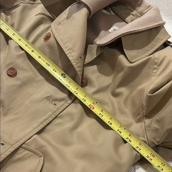 Worthington Beige Trench Coat with Belted Waist and Epaulettes Fully lined wool - Picture 15 of 17